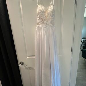 Elegant White Lace Wedding Dress